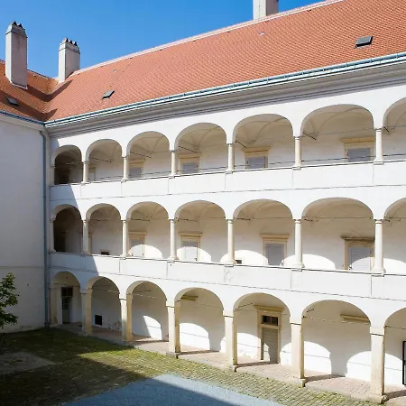 Kunsthaus Hotel *